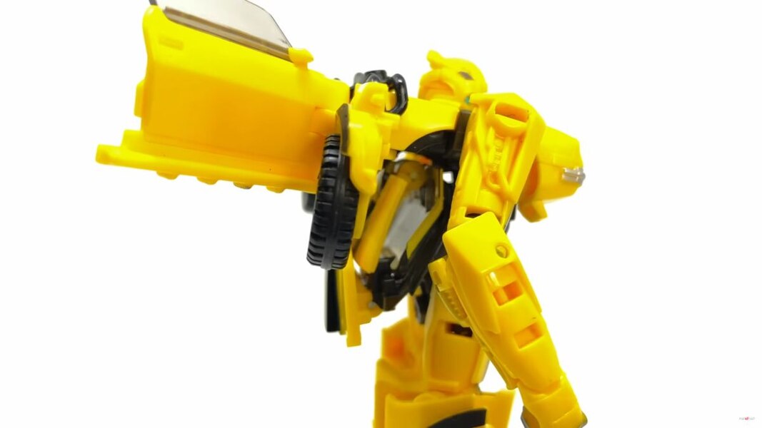 In Hand Image Of Transformers Rise Of The Beasts SS 100 Bumblebee  (31 of 44)